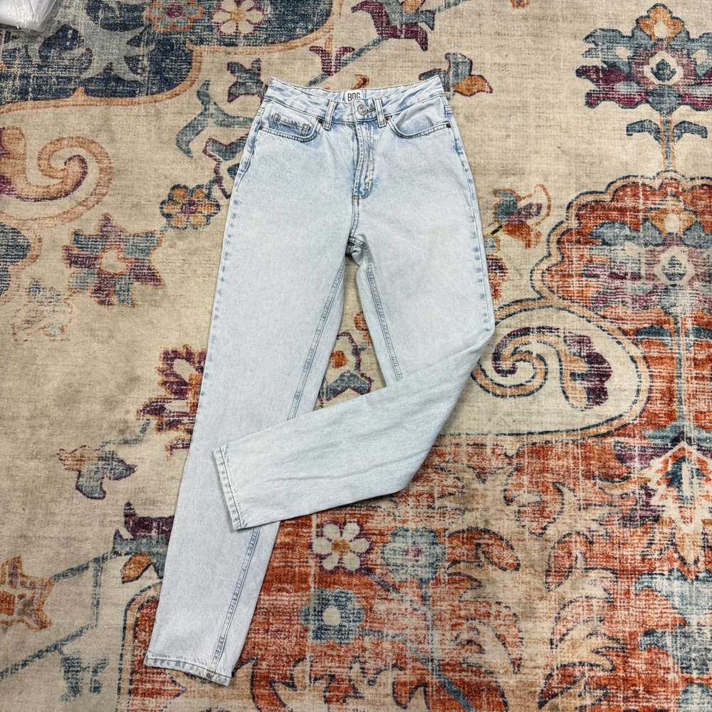 BDG Urban Outfitters Mom High Rise Light Distressed Denim Jeans Womens Size 24‎